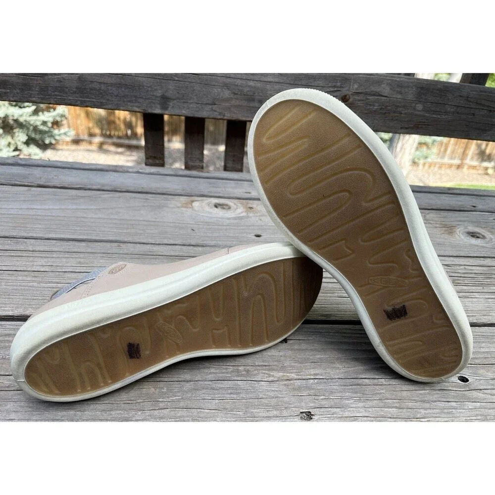 Keen lorelai women